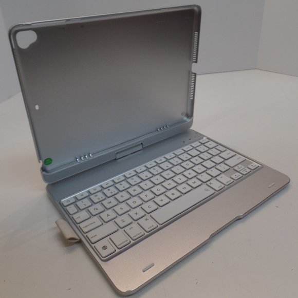 Apple Other - iPad Cover & Key Board 5th Generation